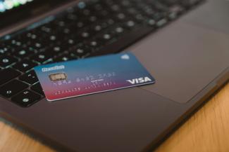 blue and white visa card on silver laptop computer by CardMapr.nl courtesy of Unsplash.